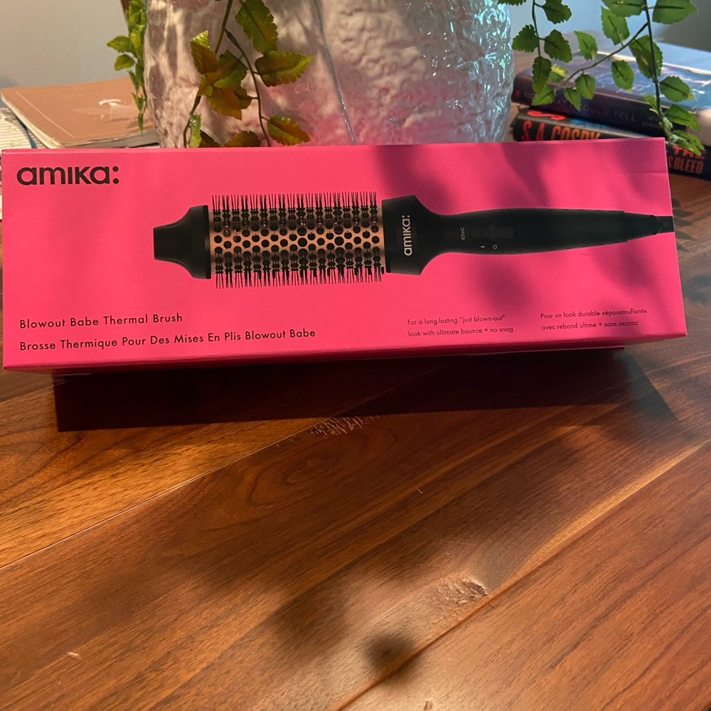 AMIKA Blow Out Babe NWT Blow Out Thermal Round Brush